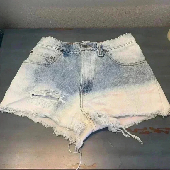 LEVI’S Women’s Distressed Jean Shorts - Picture 1 of 6